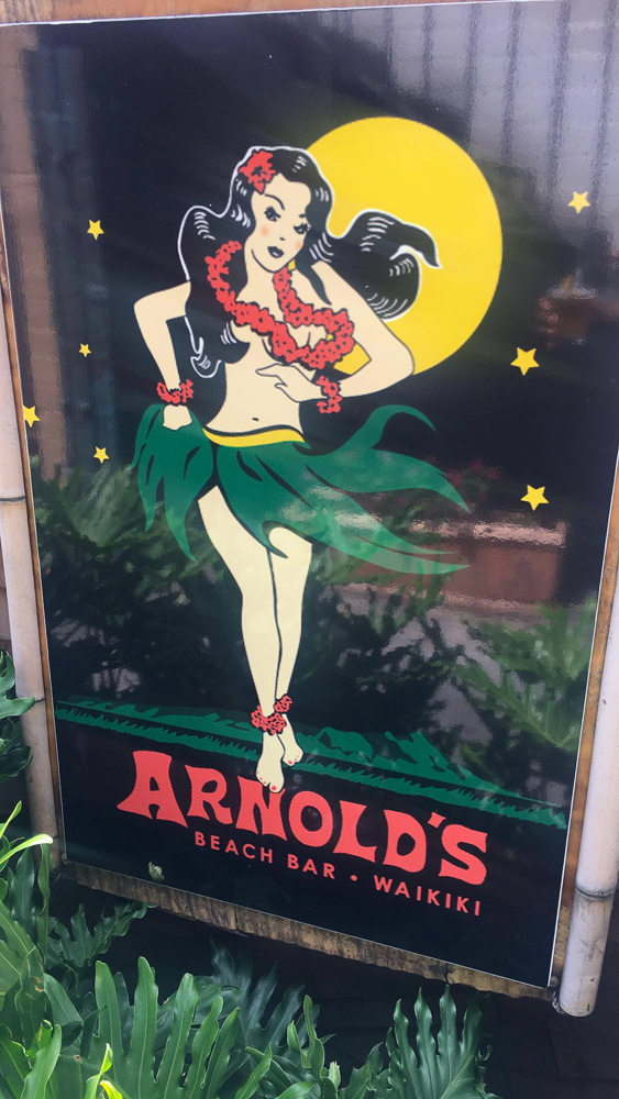Arnold's Beach Bar, Honolulu 10am happy hour